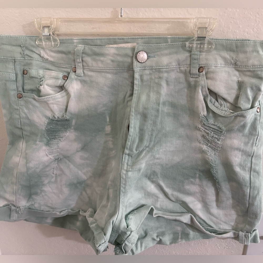 Forever 21 Plus Size Distressed Denim Shorts